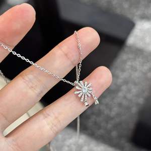 Collier en argent sterling S925 avec pendentif en forme de flocon de neige scintillant et perle, chaîne longue délicate pour clavicule, motif géométrique bleu et blanc givré - Product Image 3