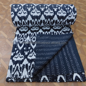 Couverture de lit en coton indien Ikat Kantha, jeté réversible, imprimé Ikat à la main, couvre-lit, jeté, taille Queen, art ethnique - Product Image 1