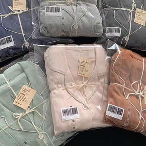 <span class=keywords><strong>Pigiama</strong></span> da <span class=keywords><strong>Donna</strong></span> 100% <span class=keywords><strong>Cotone</strong></span>, Morbido e Traspirante, Due Pezzi, Tinta Unita o Stampato, Personalizzabile, <span class=keywords><strong>Pigiama</strong></span> in Bambù all'Ingrosso - Product Image 1