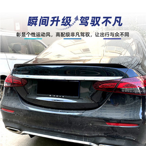 สปอยเลอร์หลังรถยนต์เมอร์เซเดส-เบนซ์ อี-คลาส W213 สีดำพ่นเงา ลายคาร์บอนไฟเบอร์ วัสดุ ABS ปี 2016-2023 - Product Image 3