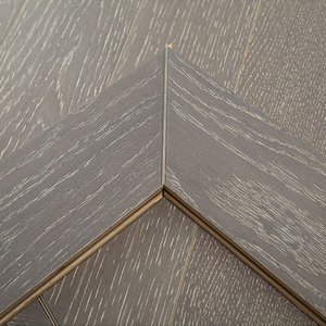 Parquet en chêne européen multicouche résistant à l'usure, qualité CE lisse, grade AB, 12mm 14mm 16mm, système T&G Chevron, conçu pour les hôpitaux - Product Image 2