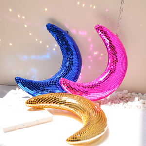 Ciondolo Luna Disco a Quattro Colori - Decorazione Luna Arcobaleno per Soffitto, Stanza, Feste, Matrimoni, Arredamento Boho - Product Image 3