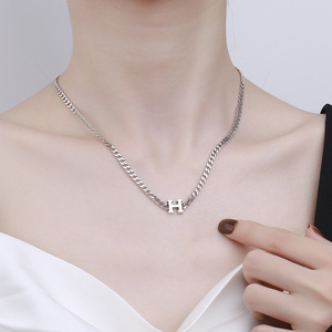 Nuovo Set Gioielli in <span class=keywords><strong>Argento</strong></span> Sterling S925 2026 - Collana e Bracciale con Catena Spessa a Lettera H, Ipoallergenico, Moda Donna, Ingrosso Personalizzato - Product Image 1