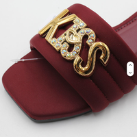 Sandales plates rembourrées personnalisées pour femmes, nouvelles arrivées, talons plats de créateur pour dames, mules et pantoufles pour femmes