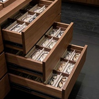 Table de présentation optique moderne de luxe en bois robuste sur mesure avec tiroirs et éclairage LED, design écologique pour magasin de lunettes