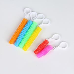 Jouets personnalisés - Porte-clés sensoriels colorés en TPR, jouets anti-stress à tirer et à étirer - Product Image 1