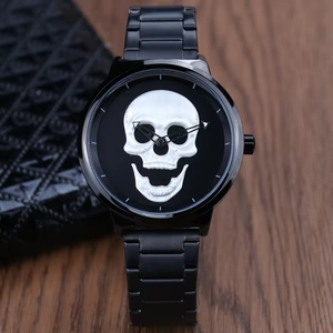 Montre-bracelet à quartz pour homme en acier inoxydable, cadran crâne 3D sculpté, verre saphir, style punk tendance et hip-hop, vente en gros - Product Image 3