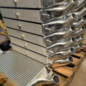 Échangeur de chaleur de qualité supérieure Intercooler à montage avant pour voiture de course universelle haute performance - Product Image 1