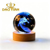 Boule de cristal 3D gravée au laser avec axolotl, veilleuse avec base en bois LED, sphère en verre, décoration d'intérieur, cadeau pour les amoureux des animaux et des aquariums
