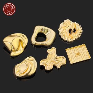 Botones de Metal con Forma Irregular Personalizados de Button Factory, Botones Elegantes Dorados con Logotipo Grabado para Accesorios de Ropa - Product Image 2
