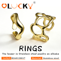 Bague ondulée irrégulière en nid d'abeille plaquée or 18 carats en acier inoxydable, résistante à l'eau et inaltérable, fabriquée sur mesure par LUCKYJIU