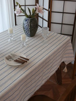 Nappe en lin lavé à fines rayures bleues vintage, couverture de table rustique à franges pour la décoration intérieure