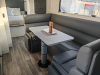 Pied de table réglable pour camping-car avec glissière X/Y et réglage en hauteur pour camping-cars, motorhomes, fourgons aménagés, caravanes