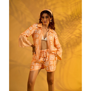 Ensemble pyjama d'été en mousseline de viscose imprimé pêche pour <span class=keywords><strong>femme</strong></span>, chemise à col cranté et manches volantées, et short à cordon de serrage, tenue décontractée - Product Image 3