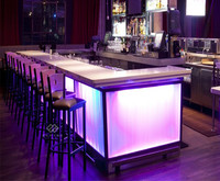 Comptoir de bar moderne sur mesure avec éclairage LED brillant pour hôtel et usage commercial en centre commercial avec garantie de 10 ans