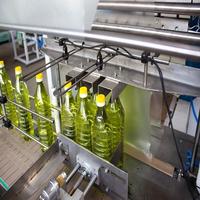 Machine de remplissage linéaire liquide de qualité industrielle, équipement d'étiquetage et d'emballage pour détergent à lessive, eau en bouteille, miel