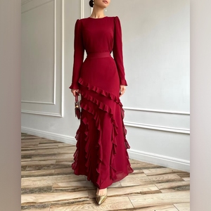 Ensemble de soirée 2 pièces haut de gamme pour femme : haut à manches longues et jupe longue ajustée à volants - Tendance - Product Image 4