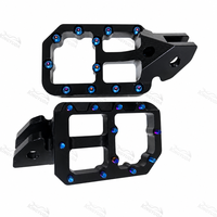 Repose-pieds de moto en aluminium anodisé CNC OEM personnalisés, avec clous antidérapants, compatibles avec les motos électriques Sur-Ron Light Bee Talaria MX