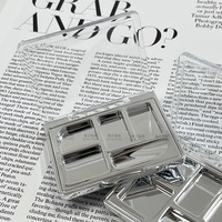 Palette carrée transparente à quatre compartiments pour fards à paupières, contour et illuminateur, en plastique ABS, échantillon