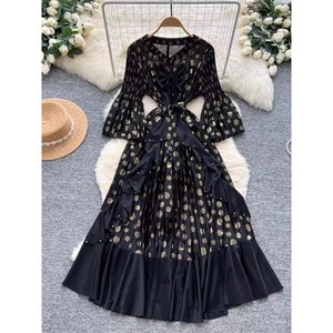 Gerimpelde Jurken Europese Amerikaanse Jurk Voor Vrouwen 2025 Nieuwe High Street Style <span class=keywords><strong>Nail</strong></span> Kraal Ruffle Rand Splitsen Lange Vestidos - Product Image 4