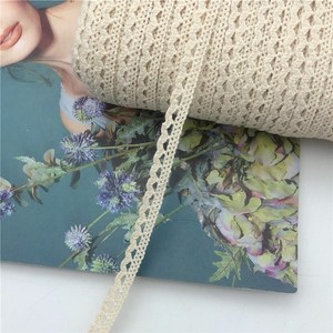 Nastro in Pizzo di Cotone Cluny Beige e Bianco, Larghezza 7mm, per Abbigliamento Neonati e Bambini - Product Image 3