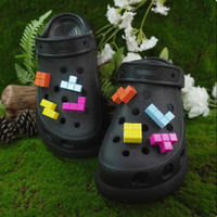 Boutons décoratifs exquis en gros personnalisés accessoires de chaussures en PVC divers accessoires de fleur de chaussure