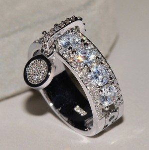 Anello a Disco Rotondo per Donne, Gioiello da Dito Creativo con Accento in Pietra - Product Image 4