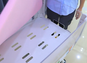 Cuna médica <span class=keywords><strong>con</strong></span> ruedas y barandillas transparentes, cuna segura para recién nacidos para salas de <span class=keywords><strong>maternidad</strong></span> y clínicas pediátricas - Product Image 4