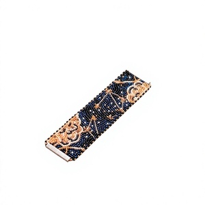 Pulsera de cuentas bordadas a mano con diseño de constelación del zodíaco, estilo bohemio, en tono azul y dorado, de Khadim Handicrafts. - Product Image 1