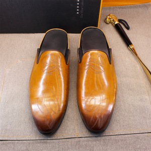 รองเท้าแตะฤดูร้อนสำหรับผู้ชายขนาดใหญ่ ปิดนิ้วเท้า หนังแท้ ลายนูน สไตล์ธุรกิจ กันลื่น สวมใส่สบาย ระบายอากาศได้ดี - Product Image 3