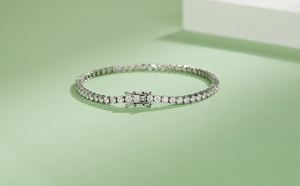 Pulsera de tenis cristiana de plata de ley con moissanita GRA VVS D, unisex para mujer y hombre, clásica, 3mm-4mm, con engaste de garras y chapado en rodio. - Product Image 3