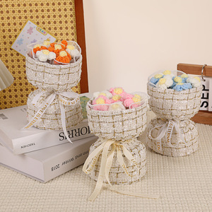 Bouquet di Fiori all'Uncinetto Fatto a Mano, Regalo Creativo e Raffinato per Migliore Amica, Compleanno, San Valentino, Festa della Mamma - Product Image 2