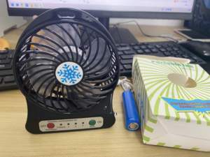 Ventilador de Mano Recargable USB con Luz LED para Viajes en Interiores, Ventilador Eléctrico Portátil Pequeño - Product Image 6