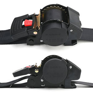 Sangle à cliquet rétractable de 2 pouces de largeur, à commande d'une seule main, avec poignée antidérapante pour la sécurité des remorques - Product Image 3