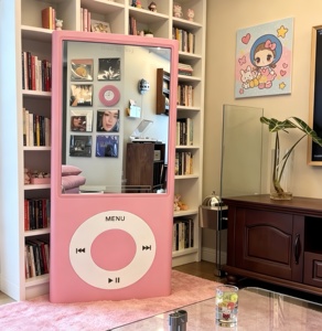 <span class=keywords><strong>Miroir</strong></span> <span class=keywords><strong>mural</strong></span> géant personnalisé en forme d'iPod, <span class=keywords><strong>miroir</strong></span> décoratif en bois coloré en forme d'iPod pour café-bar - Product Image 4