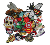 Patch brodé personnalisé avec fixation auto-agrippante et thermocollante, sur fond sergé, à coudre ou à repasser