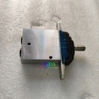 7021601230 702-16-01230 Valve de commande pilote pour excavatrice PC200-8 et bulldozer D65 D85 Komatsu