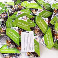 Impression personnalisée d'étiquettes suspendues en PVC, cartes en plastique avec code QR unique, étiquettes à bagages en PVC rigide pour cadeaux promotionnels