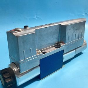 Contrôleur directionnel proportionnel hydraulique OBE d'origine R901496437 4WREE6W16-3X/V/24A1 pour machine d'injection - Product Image 5