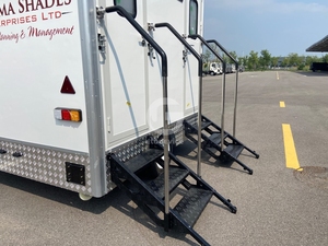 Remolque de Baño Móvil Posmoderno Glory con Panel Sándwich, Diseño Portátil Ecológico sobre Ruedas para Eventos al Aire Libre y Parques - Product Image 4