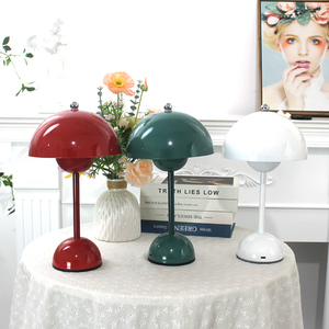 Petite <span class=keywords><strong>lampe</strong></span> <span class=keywords><strong>de</strong></span> <span class=keywords><strong>table</strong></span> <span class=keywords><strong>de</strong></span> designer nordique pour salle d'étude et chambre à coucher <span class=keywords><strong>de</strong></span> style européen avec <span class=keywords><strong>lampe</strong></span> <span class=keywords><strong>de</strong></span> <span class=keywords><strong>table</strong></span> <span class=keywords><strong>de</strong></span> chevet à charge sans fil - Product Image 6