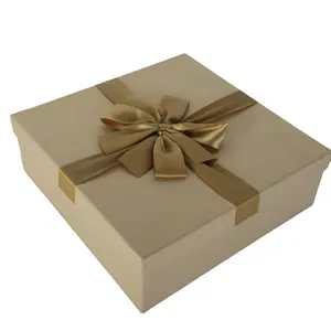 वेलेंटाइन डे और शादी के उपहारों के लिए कस्टम लक्जरी क्राफ्ट पेपरबोर्ड पैकेजिंग रिबन उपहार बॉक्स उभरा हुआ मुद्रण हैंडलिंग
