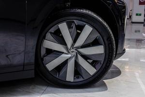 Li Auto I6 2025 2WD Edición Estándar SUV Puro de Lujo Familiar de 5 Plazas EV Usado con Bajo Kilometraje, Casi Nuevo para Exportación, Alta Eficiencia - Product Image 2