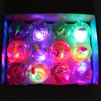 Promotion en gros de Yi Wu : Boule de cristal LED de 55 mm avec jouet flottant, boules de cristal personnalisées remplies d'eau