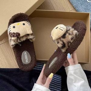 Chaussons en peluche pour femmes, motif léopard mignon, antidérapants à semelle épaisse pour intérieur et extérieur, printemps - Product Image 1
