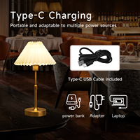 Lampe de table plissée créative en fer américain pour chambre à coucher Canapé de salon Nordic Modern Hotel Bedroom Bedside E27 Lampe de table