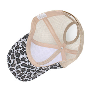 Casquette de camionneur personnalisée en polyester à motif léopard, avec filet, broderie de logo, idéale pour les activités estivales décontractées en extérieur - Product Image 4