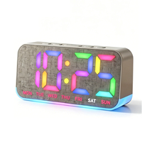 Horloge de chevet numérique LED créative à couleurs RGB changeantes avec calendrier, éclairage d'ambiance, 2 alarmes, fonction snooze pour la chambre à coucher