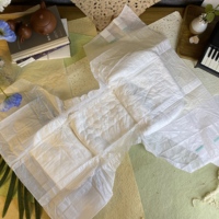 Einweg-Doppelschicht-Windeln für Erwachsene mit hoher Saugfähigkeit und Auslaufschutz, Größe XL, aus Holzzellstoffmaterial.