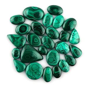 Cabujones de malaquita natural, formas mixtas, piedras verdes pulidas sueltas para la fabricación de joyas, lote al por mayor de más de 90 quilates - Product Image 1